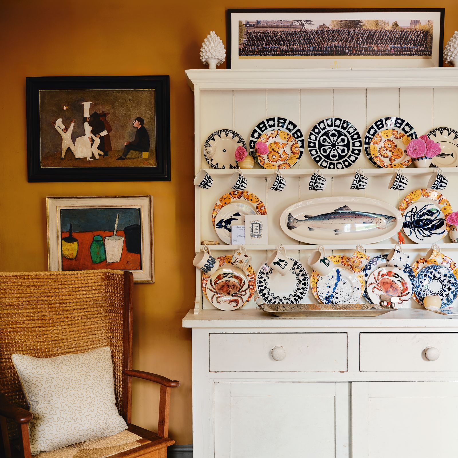 How to mix your own paint colour, according to the experts