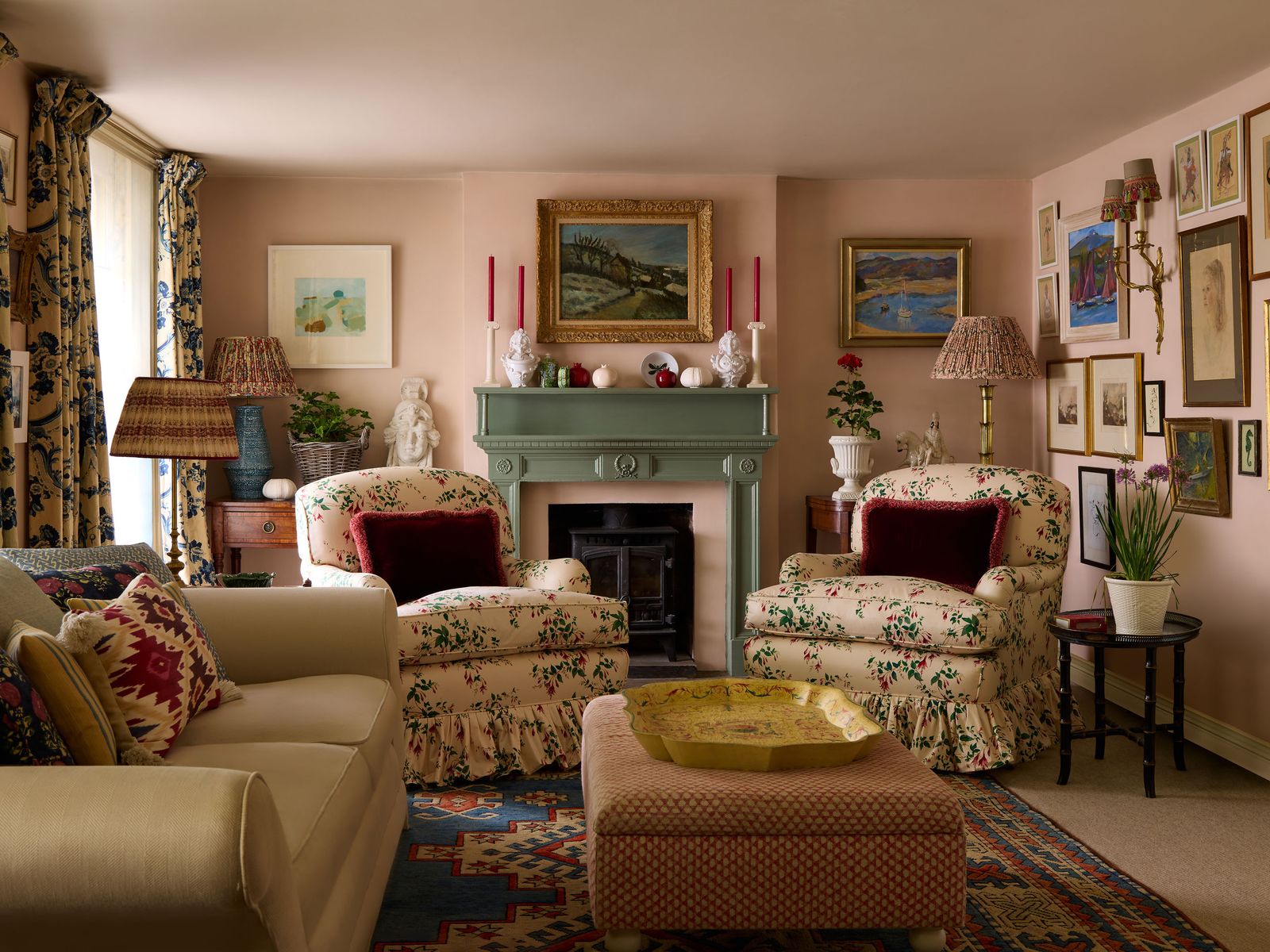 A former British Vogue staffer's deeply comfortable Hampshire cottage